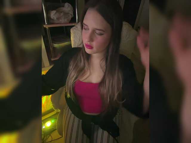 L0lly-D0lly's BongaCams show and profile