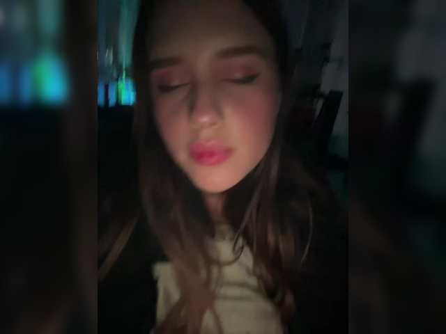 L0lly-D0lly's BongaCams show and profile