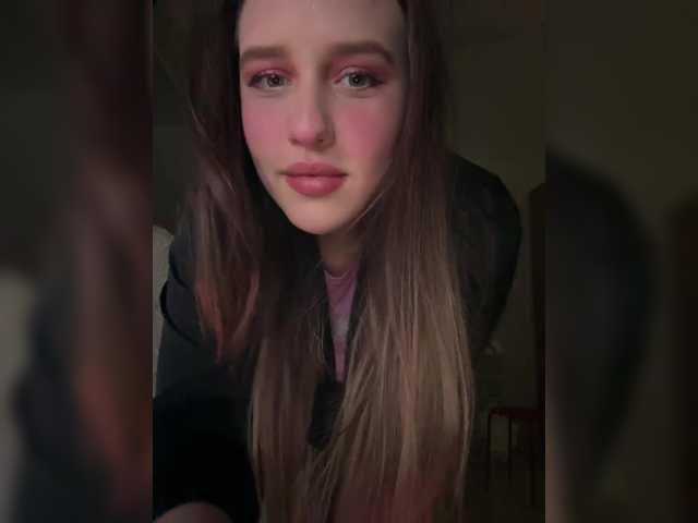 L0lly-D0lly's BongaCams show and profile