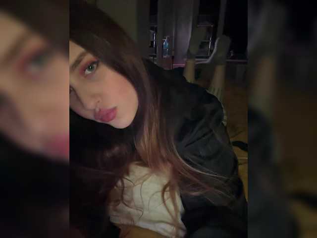 L0lly-D0lly's BongaCams show and profile