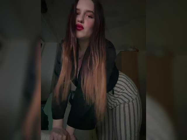 L0lly-D0lly's BongaCams show and profile