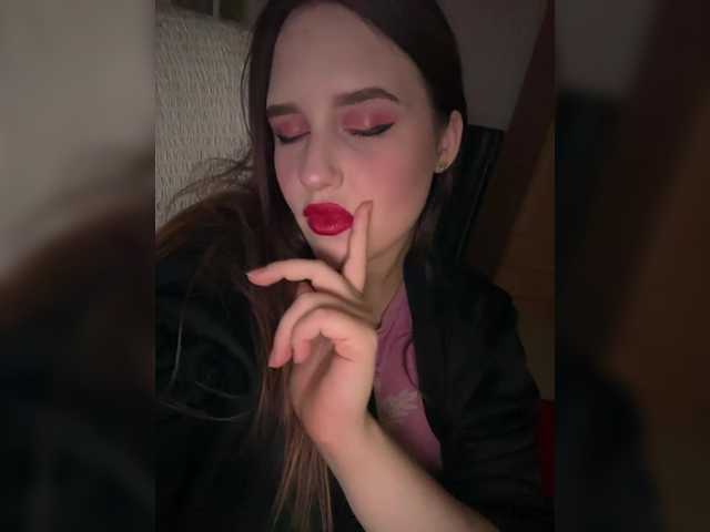 L0lly-D0lly's BongaCams show and profile