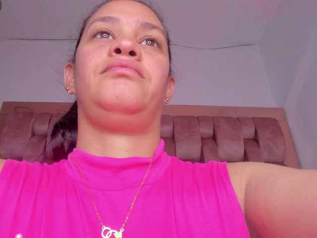 Kahia-swt's BongaCams show and profile