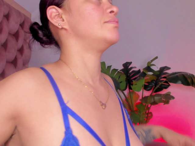 Kahia-swt's BongaCams show and profile