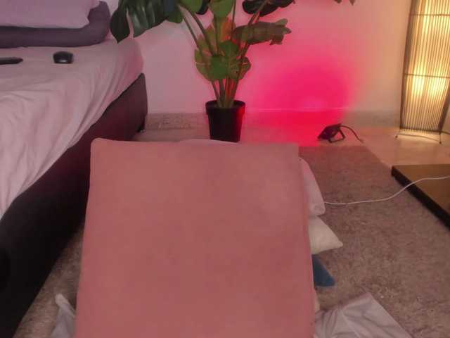 Kahia-swt's BongaCams show and profile