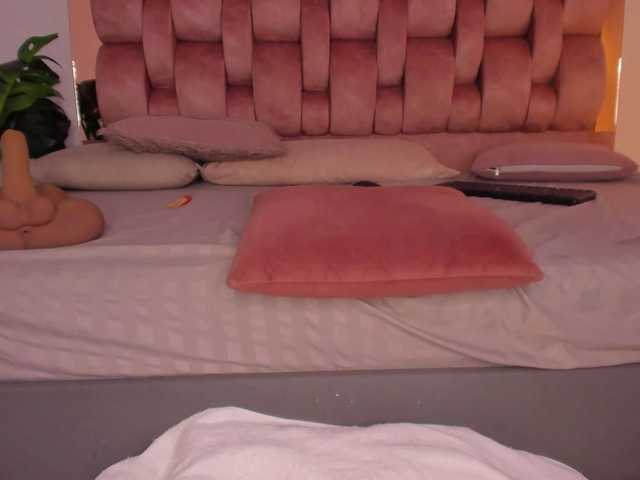 Kahia-swt's BongaCams show and profile