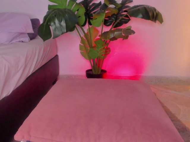 Kahia-swt's BongaCams show and profile