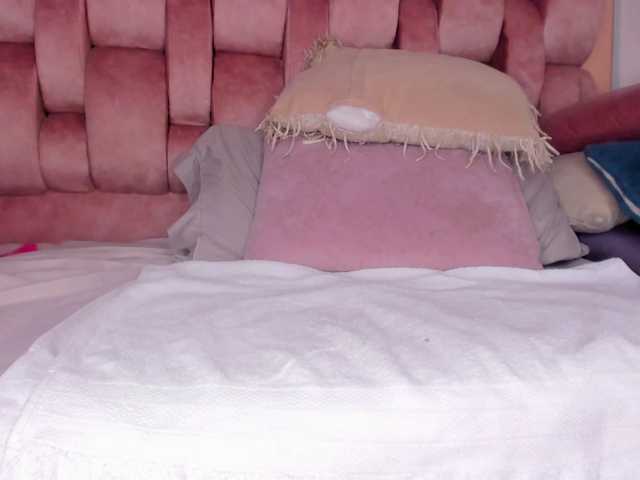 Kahia-swt's BongaCams show and profile