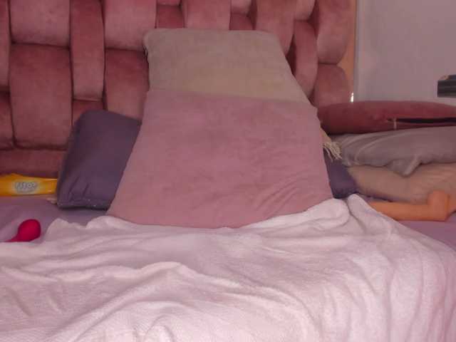 Kahia-swt's BongaCams show and profile