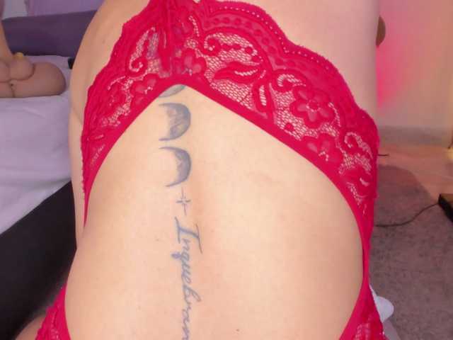 Kahia-swt's BongaCams show and profile