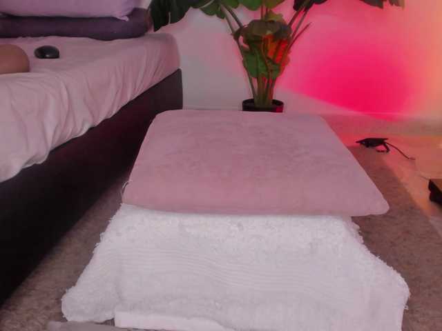 Kahia-swt's BongaCams show and profile