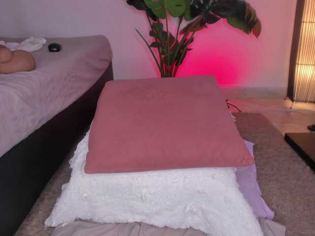 Kahia-swt's BongaCams show and profile