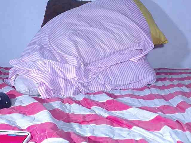 alondra_groot webcam