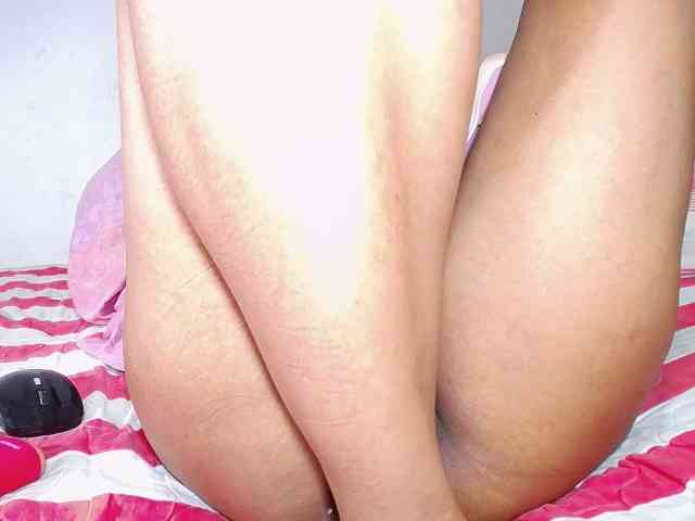 alondra_groot webcam