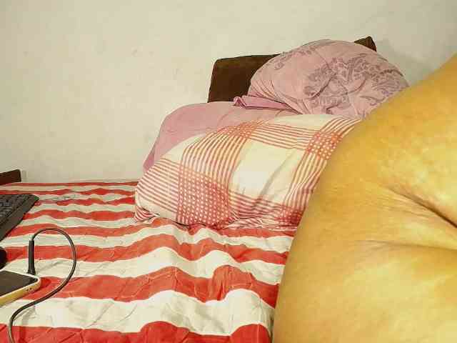 alondra_groot webcam