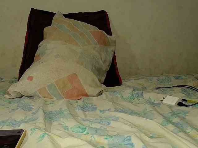 alondra_groot webcam