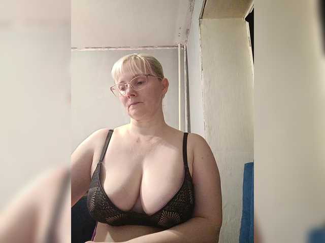 Sweetie454's BongaCams show and profile