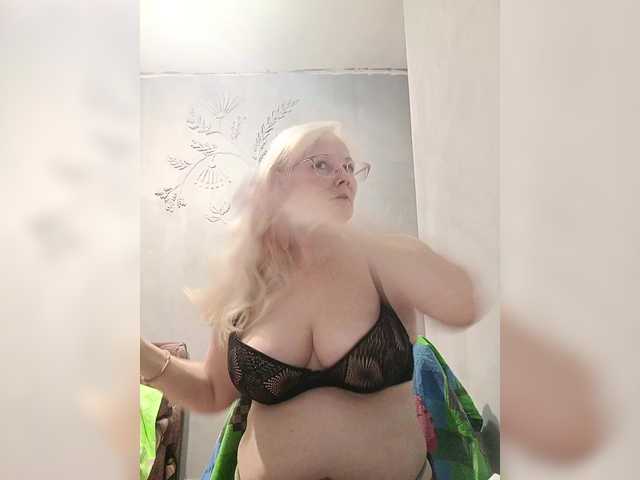 Sweetie454's BongaCams show and profile