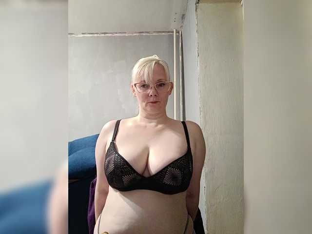 Sweetie454's BongaCams show and profile