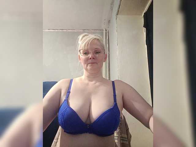 Sweetie454's BongaCams show and profile