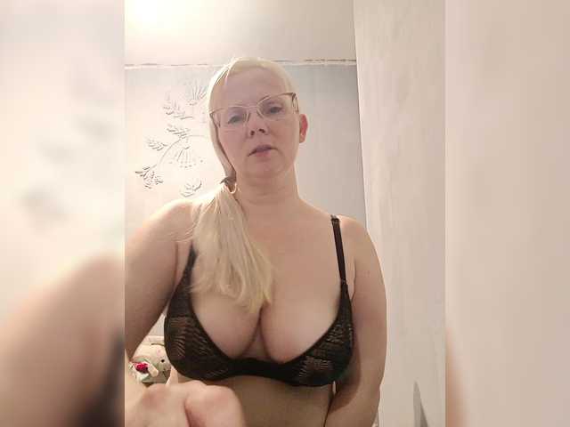 Sweetie454's BongaCams show and profile