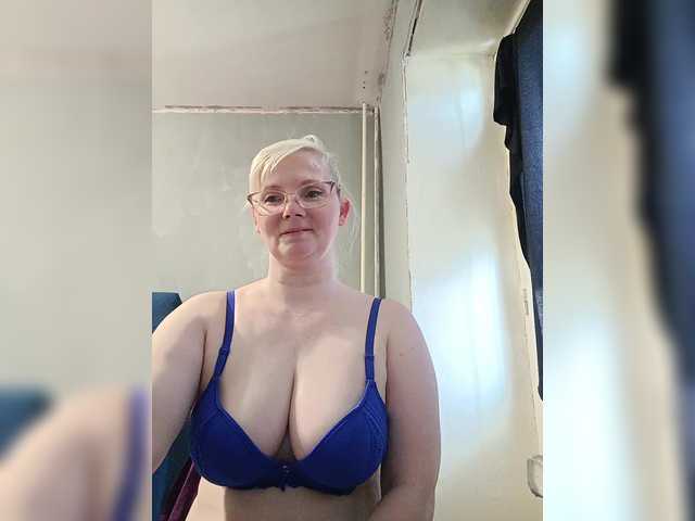 Sweetie454's BongaCams show and profile