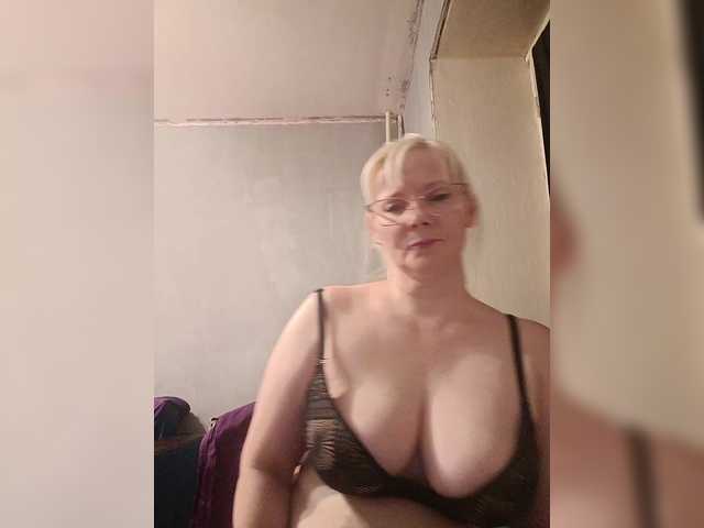 Sweetie454's BongaCams show and profile