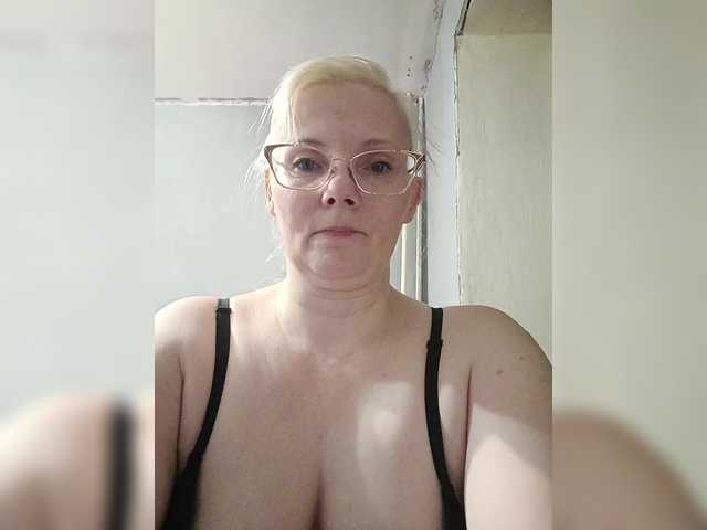 Sweetie454's BongaCams show and profile