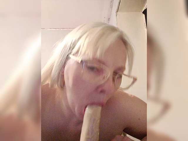 Sweetie454's BongaCams show and profile