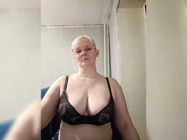 Sweetie454's BongaCams show and profile
