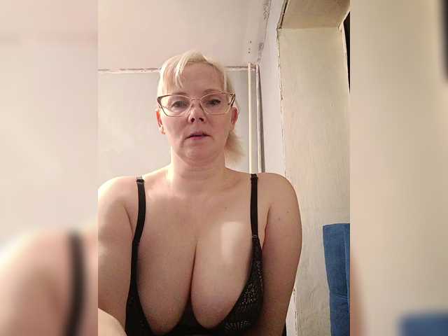 Sweetie454's BongaCams show and profile
