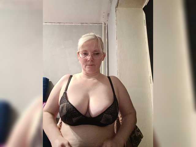 Sweetie454's BongaCams show and profile