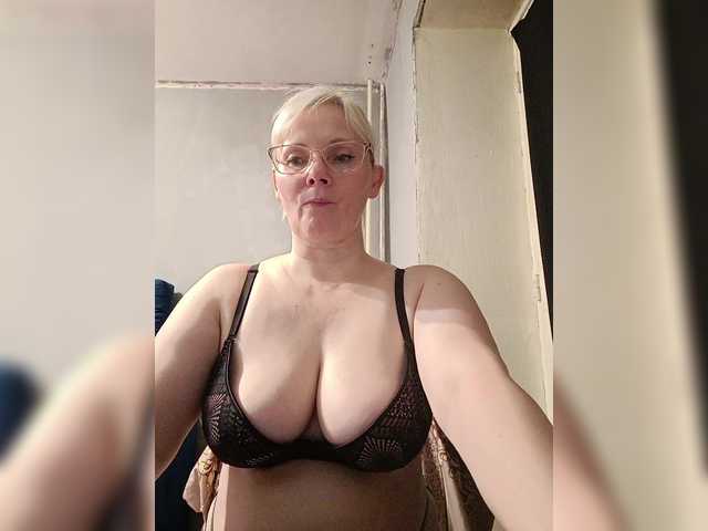 Sweetie454's BongaCams show and profile