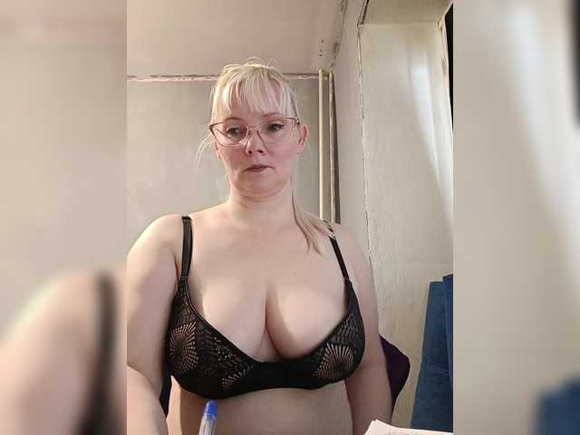 Sweetie454's BongaCams show and profile