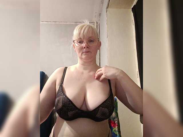 Sweetie454's BongaCams show and profile