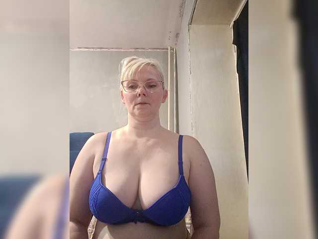 Sweetie454's BongaCams show and profile