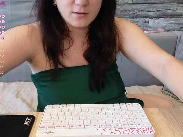 live chatting Sosgirl1994