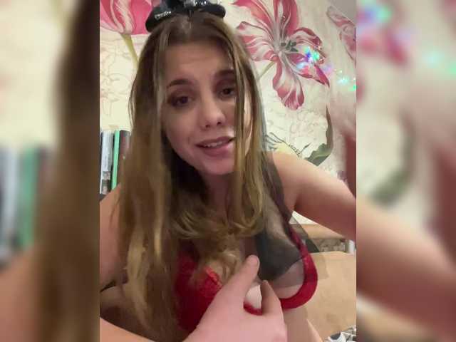 Dollye's BongaCams show and profile