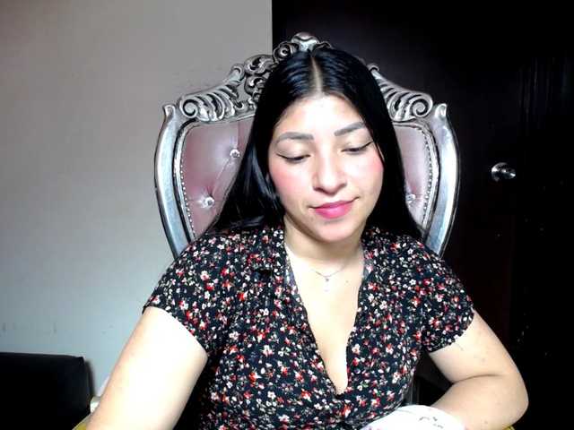 holly20a webcam bongacams model stream image