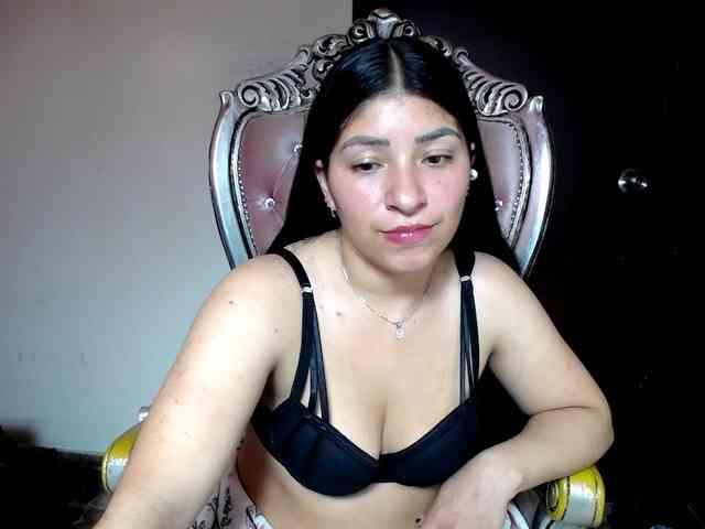 holly20a Live Webcam on BongaCams