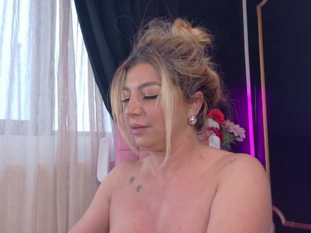 DeeaDiamond1's BongaCams show and profile