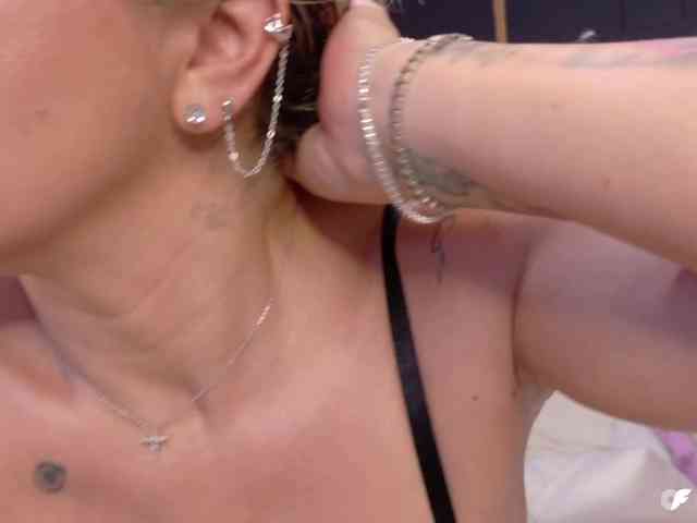 DeeaDiamond1 webcam