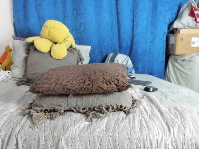 BlowMommy's BongaCams show and profile