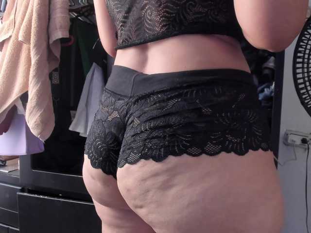 BlowMommy's BongaCams show and profile