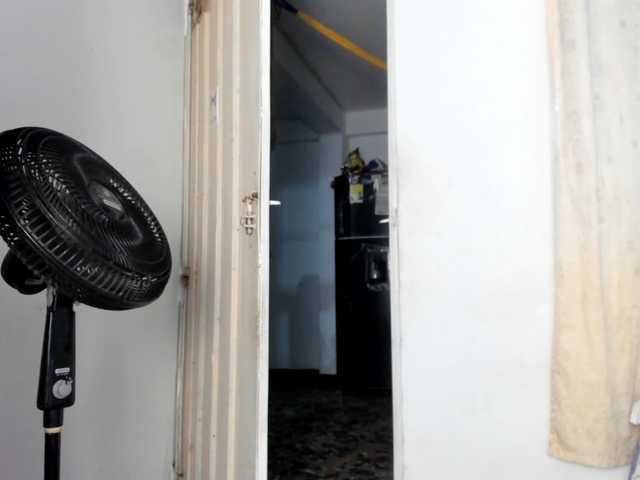 BlowMommy's BongaCams show and profile