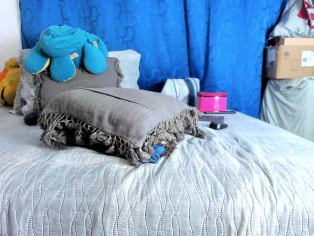 BlowMommy's BongaCams show and profile