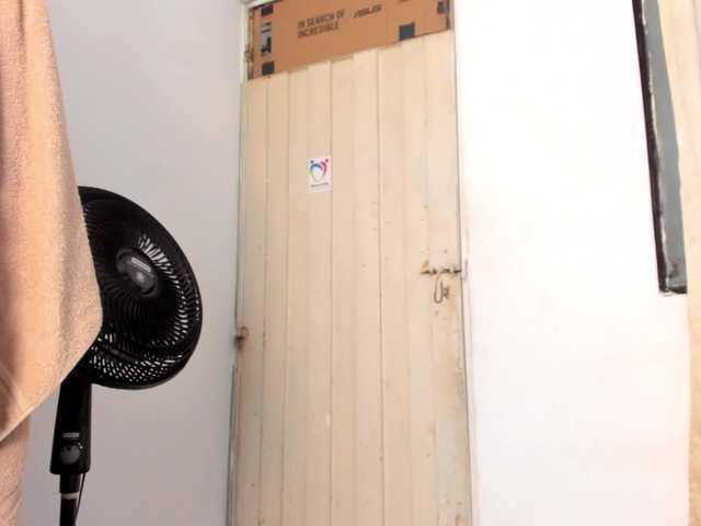 BlowMommy's BongaCams show and profile