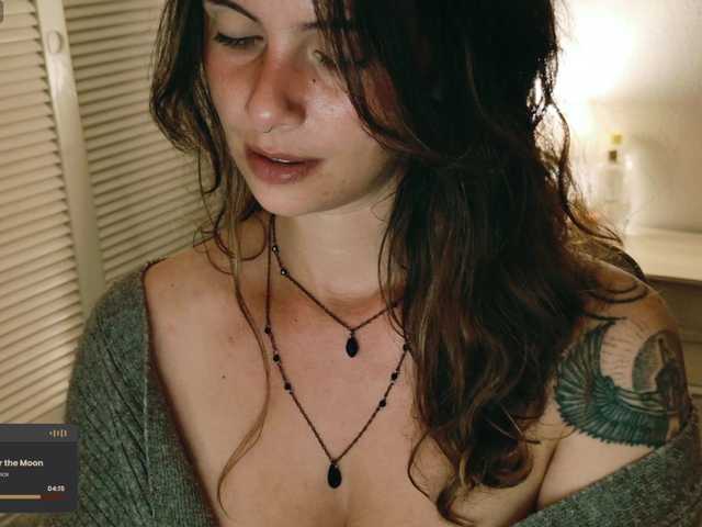 SweetLilLulu's BongaCams show and profile