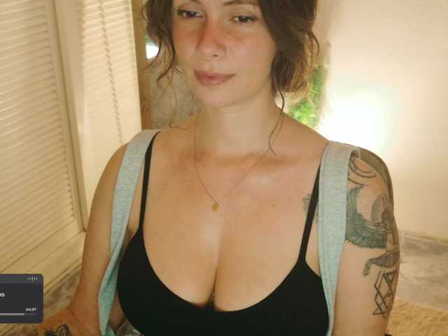 SweetLilLulu's BongaCams show and profile