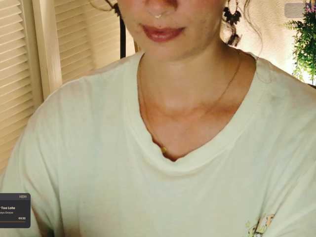 SweetLilLulu's BongaCams show and profile